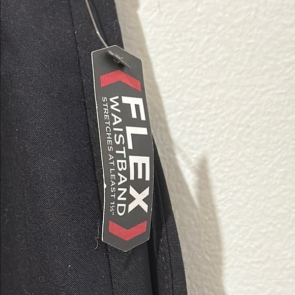 Van Heusen 34 x 30 Flat Front Straight Fit Flex Waist Men's Black Dress Pants - Picture 10 of 10